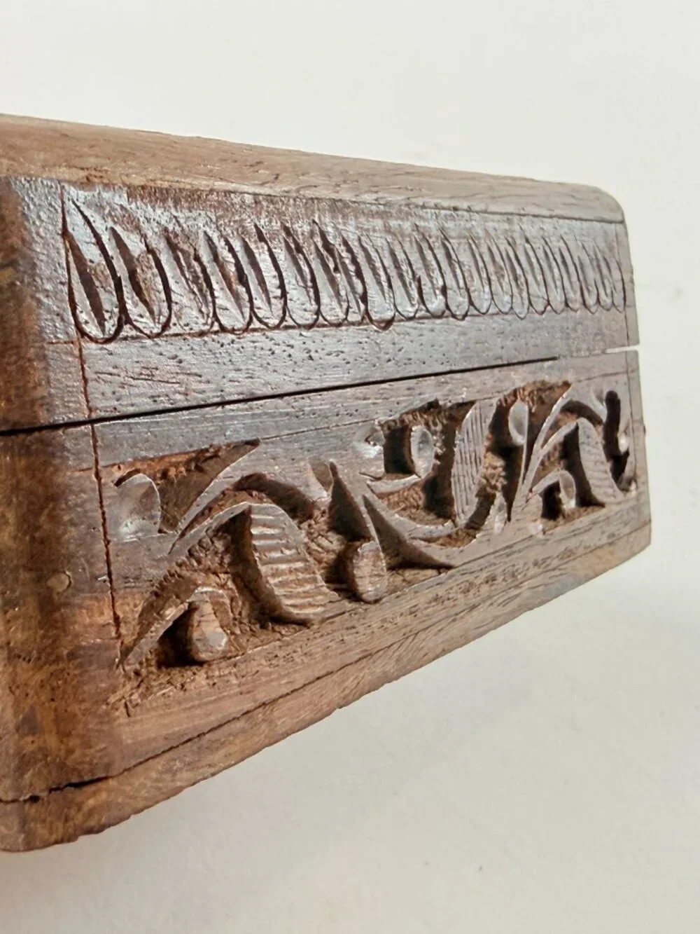 Vintage Hand Carved Rosewood Trinket Box Floral Gold Inlay India